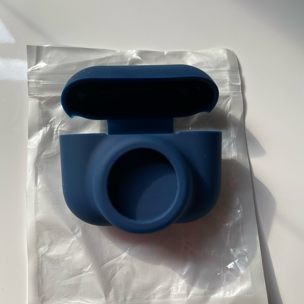 2 silicone AirPod and AirTag protective